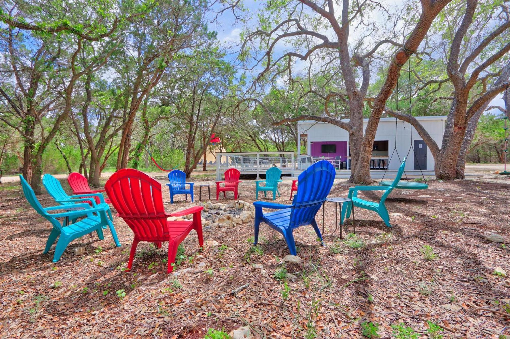 The Driftwoods - Yellow House Bagian luar foto